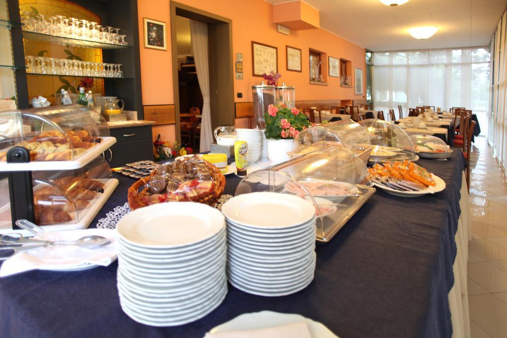 Albergo Ristorante Papa Пескьера-дель-Гарда Экстерьер фото
