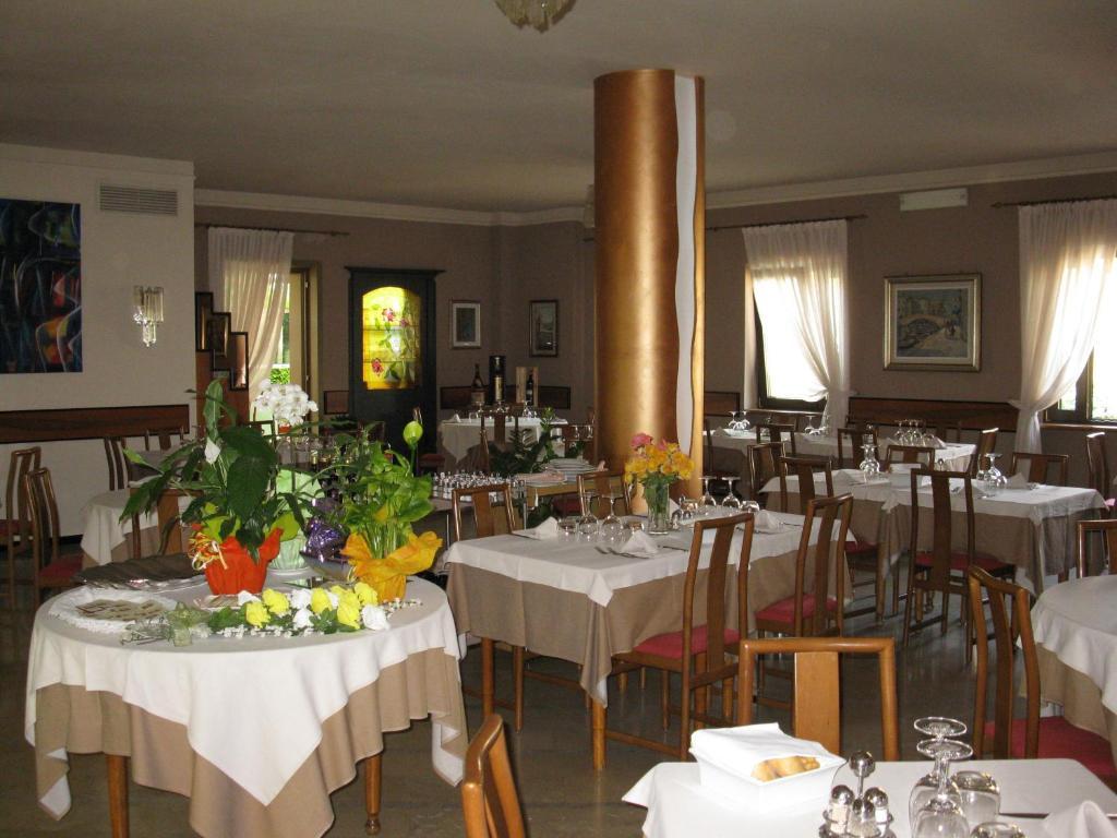 Albergo Ristorante Papa Пескьера-дель-Гарда Экстерьер фото