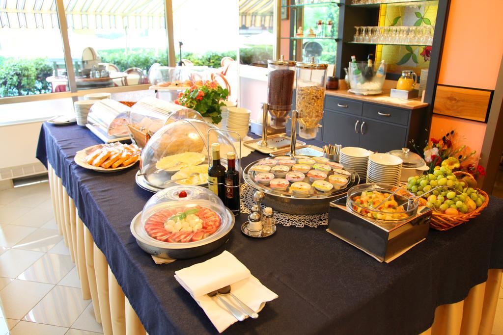 Albergo Ristorante Papa Пескьера-дель-Гарда Экстерьер фото