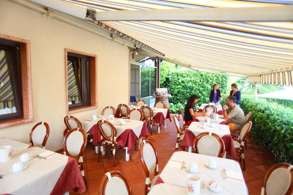 Albergo Ristorante Papa Пескьера-дель-Гарда Экстерьер фото